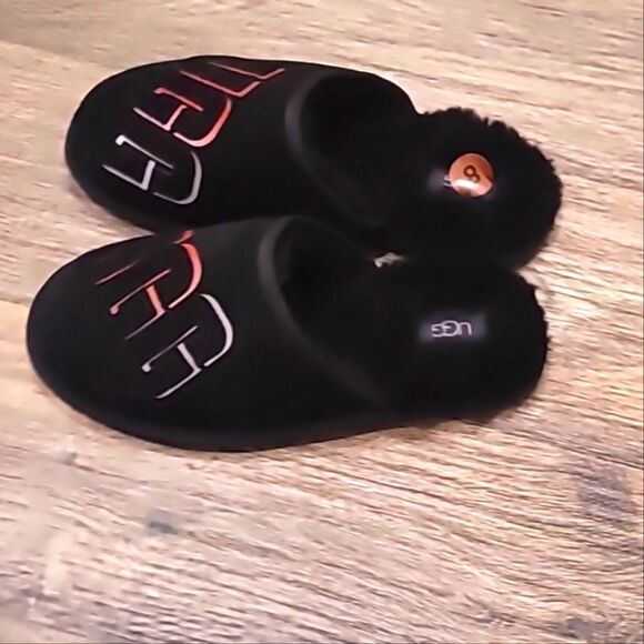 Ugg Scuff Graphic Shadow Slipper - Picture 8 of 9